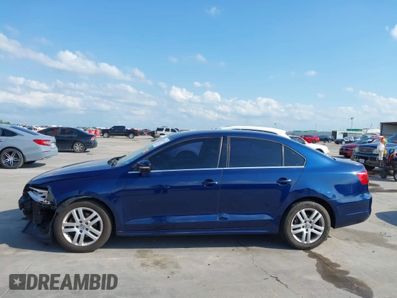 2013 Volkswagen Jetta SE with VIN 3VWDP7AJ5DM293584, listed as a IAAI auction lot 42112747 with 139,251 mi miles and . Bid and sale history available at DreamBid. Image 14.