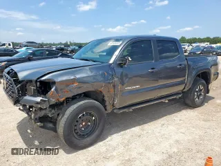 2023 Toyota Tacoma SR z VIN 3TMCZ5AN5PM598443, wystawiony jako Copart lot #60485035 z przebiegiem 18 842 mil mil oraz Szkoda całkowita • Salvage title. Historia ofert i sprzedaży dostępna na DreamBid. Obrazek 1.