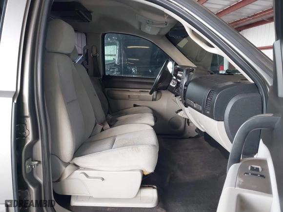 2007 Chevrolet Silverado 1500 LT w/1LT with VIN 3GCEC13027G511536, listed as a IAAI auction lot 41637646 with 204,905 mi miles. Bid and sale history available at carsss.com. Image 5.