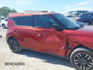 2022 Kia Soul LX with VIN KNDJ23AU9N7825549, listed as a IAAI auction lot 41940946 with 32,453 mi miles. Bid and sale history available at carsss.com. Image 6.