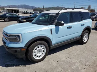 2024 Ford Bronco Sport Heritage z VIN 3FMCR9G64RRE99850, wystawiony jako Copart lot #50437215 z przebiegiem 8 704 mil mil oraz Szkoda całkowita • Salvage title. Historia ofert i sprzedaży dostępna na DreamBid. Obrazek 1.