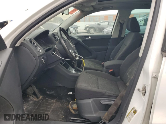 2013 Volkswagen Tiguan S with VIN WVGAV3AX9DW567289, listed as a Copart auction lot 60174115 with 157,484 mi miles and Clean title. Bid and sale history available at DreamBid. Image 7.