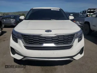 2021 Kia Seltos LX with VIN KNDEPCAA5M7233184, listed as a Copart auction lot 50553495 with 34,191 mi miles and Salvage Title. Bid and sale history available at carsss.com. Image 5.