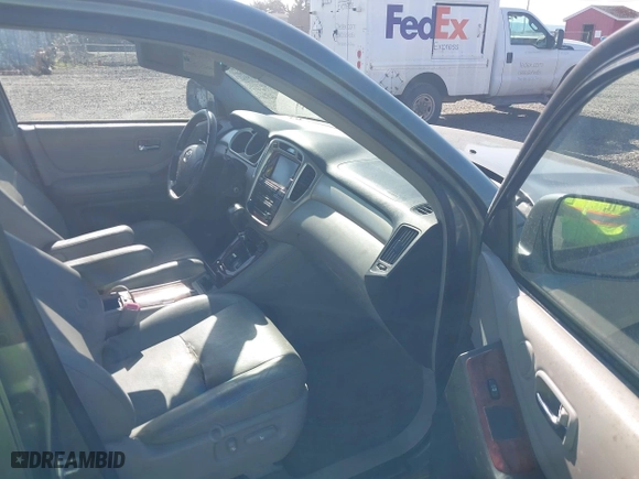 2006 Toyota Highlander w/3rd Row with VIN JTEEP21A760139373, listed as a IAAI auction lot 42001470 with 235,899 mi miles. Bid and sale history available at carsss.com. Image 5.