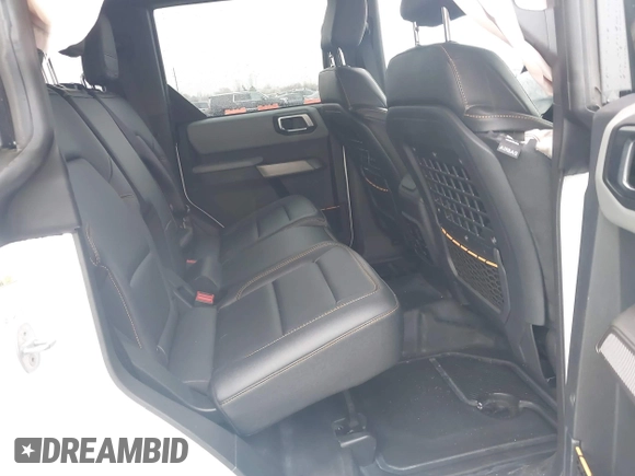 2023 Ford Bronco z VIN 1FMEE5DP9PLB30696, wystawiony jako IAAI lot #41468543 z przebiegiem 12 465 mil mil oraz . Historia ofert i sprzedaży dostępna na DreamBid. Obrazek 8.