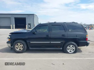 2005 Chevrolet Tahoe Z71 z VIN 1GNEK13T45R111138, wystawiony jako IAAI lot #41880322 z przebiegiem Nie podano mil oraz . Historia ofert i sprzedaży dostępna na DreamBid. Obrazek 14.
