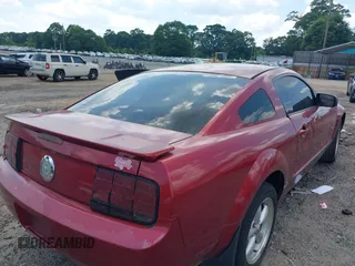 2007 Ford Mustang Deluxe with VIN 1ZVHT80N875237169, listed as a IAAI auction lot 42534195 with 286,395 mi miles and . Bid and sale history available at DreamBid. Image 4.