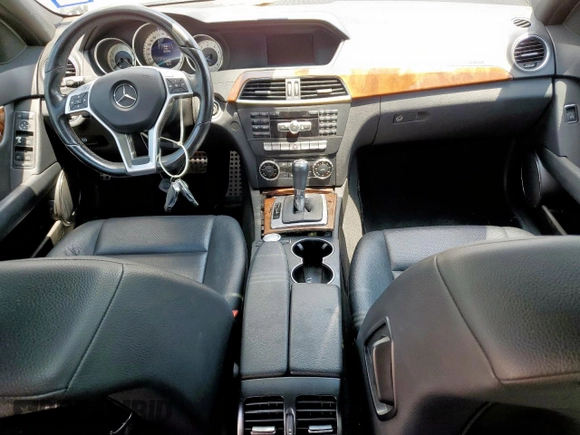 2014 Mercedes-Benz C 250 Sport with VIN WDDGF4HB9ER319044, listed as a Copart auction lot 58159395 with 122,330 mi miles and Clean title. Bid and sale history available at DreamBid. Image 8.