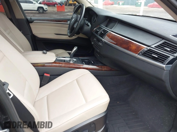 2013 BMW X5 xDrive50i с VIN 5UXZV8C54DL426713, выставлен на аукционе IAAI как лот 41742982 с пробегом 103 208 миль миль и . История ставок и продаж доступна на DreamBid. Изображение 5.