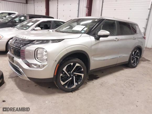 2024 Mitsubishi Outlander SE with VIN JA4J4VA88RZ018274, listed as a IAAI auction lot 41292162 with 8,421 mi miles. Bid and sale history available at carsss.com. Image 18.