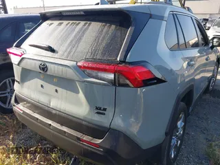 2023 Toyota RAV4 XLE Premium z VIN JTMA1RFV7PJ041609, wystawiony jako IAAI lot #41861931 z przebiegiem 18 862 mil mil oraz . Historia ofert i sprzedaży dostępna na DreamBid. Obrazek 16.