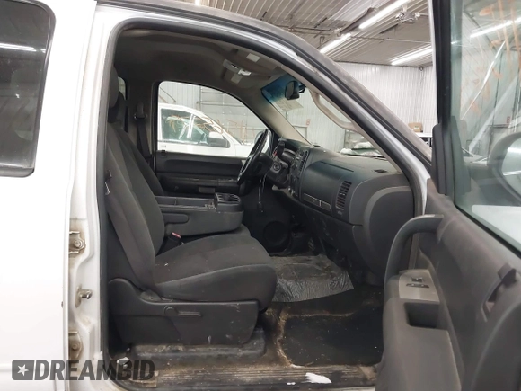 2008 GMC Sierra 1500 Work Truck z VIN 2GTEK13M481157485, wystawiony jako IAAI lot #41565279 z przebiegiem 312 223 mil mil oraz . Historia ofert i sprzedaży dostępna na DreamBid. Obrazek 5.