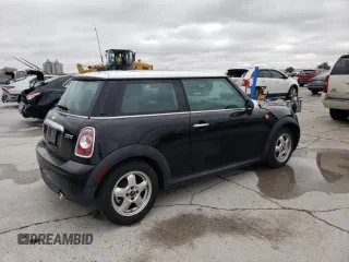 2011 MINI Hardtop z VIN WMWSU3C57BTX97044, wystawiony jako Copart lot #43625955 z przebiegiem 15 401 mil mil oraz Szkody całkowita. Historia ofert i sprzedaży dostępna na DreamBid. Obrazek 3.
