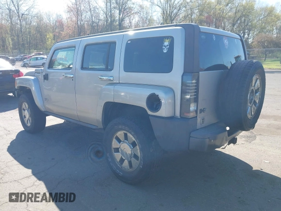 2006 Hummer H3 with VIN 5GTDN136568208970, listed as a IAAI auction lot 42142290 with 194,677 mi miles. Bid and sale history available at carsss.com. Image 3.