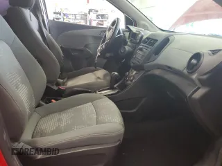 2013 Chevrolet Sonic LS z VIN 1G1JA5SH9D4211285, wystawiony jako Copart lot #51173585 z przebiegiem 105 360 mil mil oraz Szkoda całkowita • Salvage title. Historia ofert i sprzedaży dostępna na DreamBid. Obrazek 7.