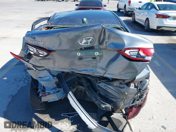 2019 Hyundai Accent Limited with VIN 3KPC34A3XKE069177, listed as a IAAI auction lot 40821291 with 90,855 mi miles. Bid and sale history available at carsss.com. Image 6.