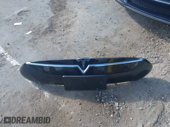 2013 Tesla Model S with VIN 5YJSA1CN8DFP07177, listed as a IAAI auction lot 42127797 with 75,227 mi miles and . Bid and sale history available at DreamBid. Image 12.