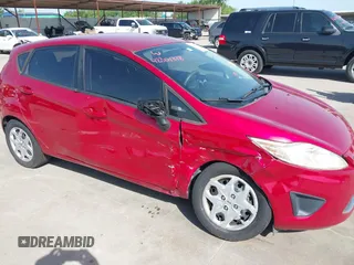 2012 Ford Fiesta SE z VIN 3FADP4EJ9CM140948, wystawiony jako IAAI lot #42301818 z przebiegiem 109 276 mil mil oraz . Historia ofert i sprzedaży dostępna na DreamBid. Obrazek 6.