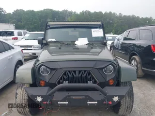 2008 Jeep Wrangler Sahara with VIN 1J4FA54118L653044, listed as a IAAI auction lot 42557244 with 152,072 mi miles and . Bid and sale history available at DreamBid. Image 12.