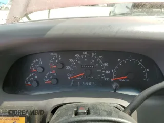 2001 Ford F-250 XL с VIN 1FTNX21L21ED19152, выставлен на аукционе Copart как лот 59357595 с пробегом 152 181 миль миль и Чистый • Clean title. История ставок и продаж доступна на DreamBid. Изображение 9.