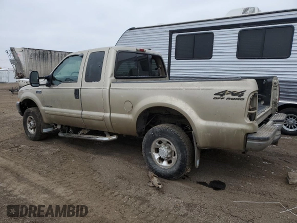 2001 Ford Super Duty F-250 XL with VIN 1FTNX21F11EA22593, listed as a Copart auction lot 43002145 with 213,819 mi miles and Salvage Title. Bid and sale history available at carsss.com. Image 2.