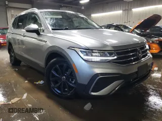 2024 Volkswagen Tiguan SE with VIN 3VVMB7AXXRM113563, listed as a Copart auction lot 44438595 with 819 mi miles and Salvage title. Bid and sale history available at DreamBid. Image 4.