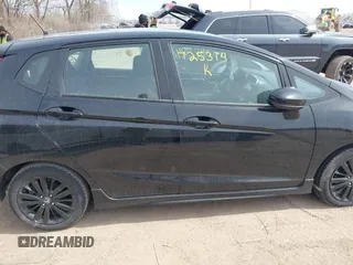 2020 Honda Fit Sport z VIN 3HGGK5H62LM725374, wystawiony jako IAAI lot #41858418 z przebiegiem 101 126 mil mil oraz . Historia ofert i sprzedaży dostępna na DreamBid. Obrazek 13.