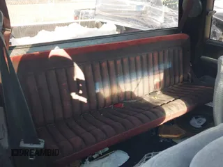 1993 GMC Sierra 1500 z VIN 2GTEK19K1P1564491, wystawiony jako IAAI lot #41347909 z przebiegiem 342 325 mil mil oraz . Historia ofert i sprzedaży dostępna na DreamBid. Obrazek 8.