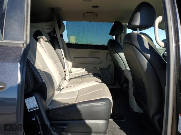 2021 Kia Sedona LX with VIN KNDMB5C1XM6671806, listed as a Copart auction lot 83027514 with 58,884 mi miles and Salvage Title. Bid and sale history available at carsss.com. Image 11.
