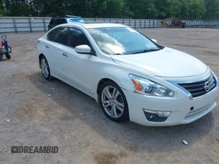 2013 Nissan Altima SL with VIN 1N4BL3AP6DC173884, listed as a IAAI auction lot 42535036 with 152,409 mi miles and . Bid and sale history available at DreamBid. Image 1.