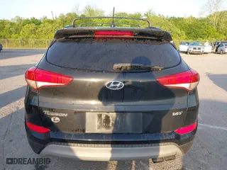 2017 Hyundai Tucson Value with VIN KM8J33A2XHU462806, listed as a IAAI auction lot 42045963 with 102,678 mi miles. Bid and sale history available at carsss.com. Image 16.