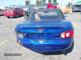 2003 Mazda MX-5 Miata Cloth z VIN JM1NB353830301964, wystawiony jako IAAI lot #42317534 z przebiegiem 192 342 mil mil oraz . Historia ofert i sprzedaży dostępna na DreamBid. Obrazek 16.