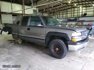 2000 Chevrolet Silverado 1500 LS with VIN 2GCEK19TXY1364347, listed as a Copart auction lot 82390404 with 197,959 mi miles and Non Repairable. Bid and sale history available at carsss.com. Image 4.