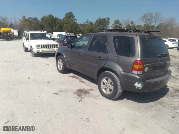 2006 Ford Escape Hybrid with VIN 1FMCU95H26KD48928, listed as a IAAI auction lot 41665769 with 173,313 mi miles. Bid and sale history available at carsss.com. Image 3.