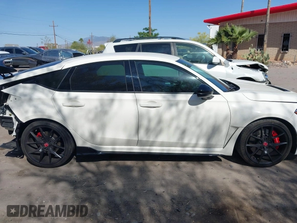 2025 Honda Civic Type R z VIN JHMFL5G4XSX002063, wystawiony jako IAAI lot #41979140 z przebiegiem 3 926 mil mil oraz . Historia ofert i sprzedaży dostępna na DreamBid. Obrazek 13.