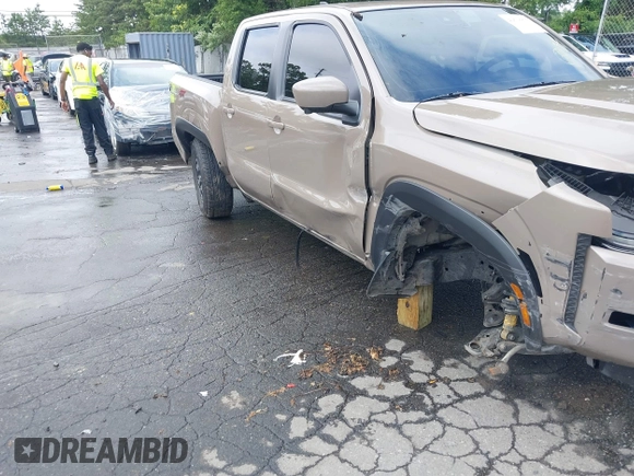 2024 Nissan Frontier Pro-4X z VIN 1N6ED1EK0RN644461, wystawiony jako IAAI lot #42618837 z przebiegiem 18 179 mil mil oraz . Historia ofert i sprzedaży dostępna na DreamBid. Obrazek 6.