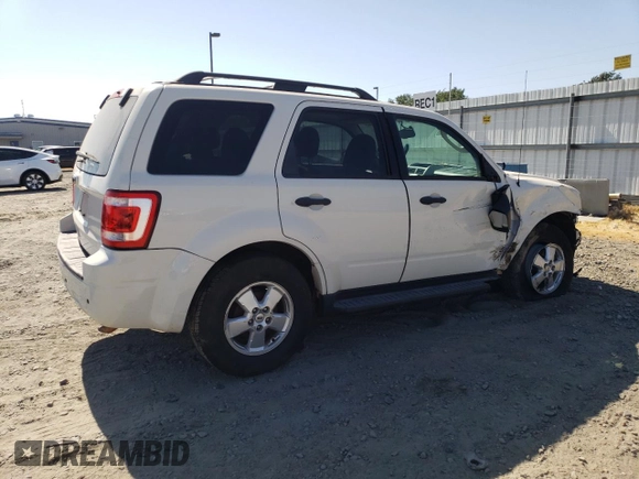 2012 Ford Escape XLT z VIN 1FMCU9DG5CKC08988, wystawiony jako Copart lot #60741765 z przebiegiem 93 114 mil mil oraz Czysty tytuł • Clean title. Historia ofert i sprzedaży dostępna na DreamBid. Obrazek 3.