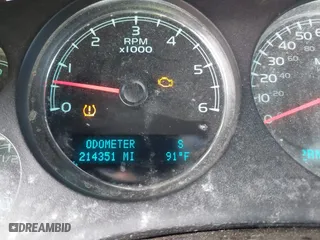 2009 Chevrolet Suburban LT w/2LT with VIN 1GNFC26JX9R280829, listed as a IAAI auction lot 41551580 with 214,351 mi miles. Bid and sale history available at carsss.com. Image 7.