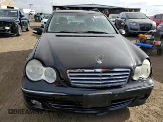 2005 Mercedes-Benz C 240 z VIN WDBRH81J65F634681, wystawiony jako Copart lot #82118224 z przebiegiem 158 338 mil mil oraz Szkody całkowita. Historia ofert i sprzedaży dostępna na DreamBid. Obrazek 5.