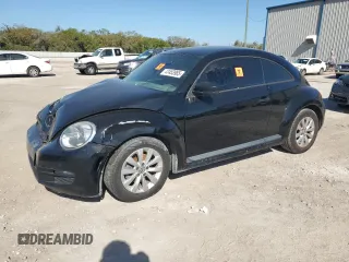 2015 Volkswagen Beetle Fleet Edition z VIN 3VWF17AT0FM627499, wystawiony jako Copart lot #47453985 z przebiegiem 114 790 mil mil oraz Szkoda całkowita • Salvage title. Historia ofert i sprzedaży dostępna na DreamBid. Obrazek 1.