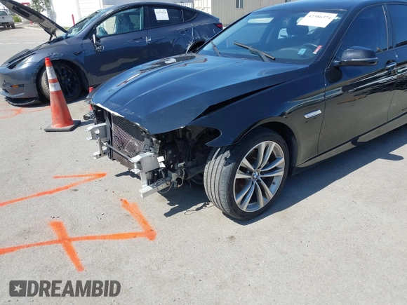 2016 BMW 5 Series 528i z VIN WBA5A5C50GG355305, wystawiony jako IAAI lot #42386374 z przebiegiem 136 439 mil mil oraz . Historia ofert i sprzedaży dostępna na DreamBid. Obrazek 6.