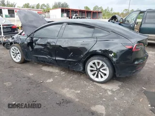 2023 Tesla Model 3 z VIN 5YJ3E1EA4PF433466, wystawiony jako IAAI lot #42249247 z przebiegiem 39 808 mil mil oraz . Historia ofert i sprzedaży dostępna na DreamBid. Obrazek 3.