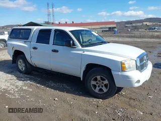 2005 Dodge Dakota SLT with VIN 1D7HW48N35S310217, listed as a IAAI auction lot 41460375 with 117,702 mi miles. Bid and sale history available at carsss.com. Image 1.