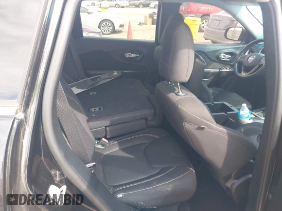 2016 Jeep Cherokee Latitude with VIN 1C4PJLCB3GW247899, listed as a IAAI auction lot 39693243 with 85,088 mi miles. Bid and sale history available at carsss.com. Image 8.