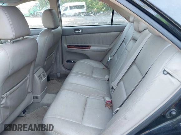2006 Toyota Camry LE z VIN 4T1BF30KX6U628056, wystawiony jako IAAI lot #42410228 z przebiegiem 197 487 mil mil oraz . Historia ofert i sprzedaży dostępna na DreamBid. Obrazek 8.