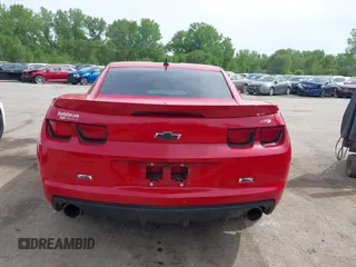 2011 Chevrolet Camaro 2SS z VIN 2G1FK1EJ2B9158613, wystawiony jako IAAI lot #42149765 z przebiegiem 147 781 mil mil oraz . Historia ofert i sprzedaży dostępna na DreamBid. Obrazek 17.
