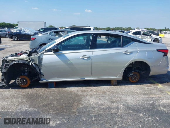 2024 Nissan Altima 2.5 SR with VIN 1N4BL4CVXRN353222, listed as a IAAI auction lot 42005337 with 1 mi miles. Bid and sale history available at carsss.com. Image 13.