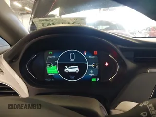 2017 Chevrolet Bolt EV LT z VIN 1G1FW6S08H4172105, wystawiony jako IAAI lot #42175363 z przebiegiem 40 024 mil mil oraz . Historia ofert i sprzedaży dostępna na DreamBid. Obrazek 7.