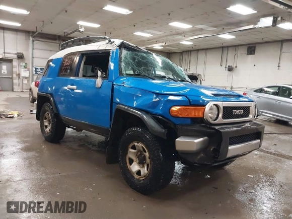 2007 Toyota FJ Cruiser with VIN JTEBU11F770059770, listed as a IAAI auction lot 41663227 with 226,008 mi miles. Bid and sale history available at carsss.com. Image 1.