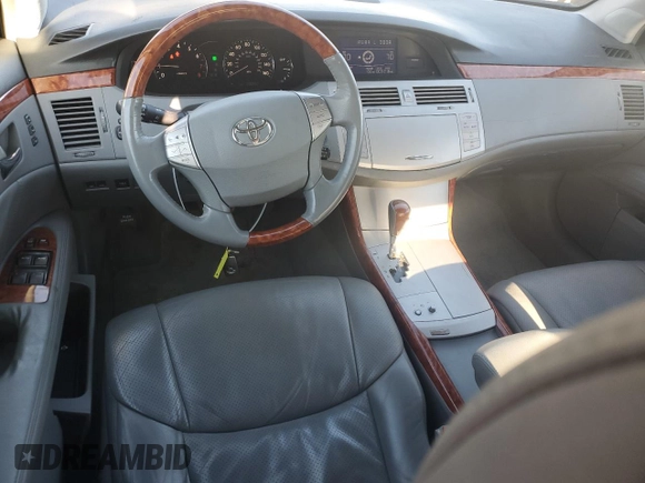 2005 Toyota Avalon XL z VIN 4T1BK36B65U047400, wystawiony jako Copart lot #48930625 z przebiegiem 170 252 mil mil oraz Szkoda całkowita • Salvage title. Historia ofert i sprzedaży dostępna na DreamBid. Obrazek 8.